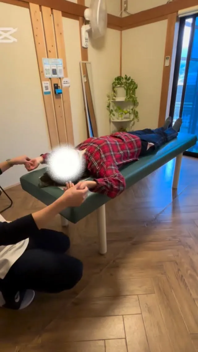 優しく右手に整体するとどうなるのか...